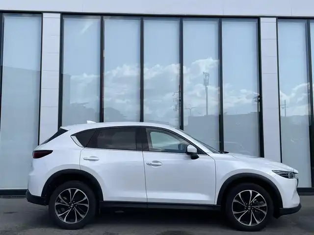 マツダ ＣＸ－５ XD エクスクルーシブモード 大阪府 2022(令4)年 3.7万km スノーフレイクホワイトパールマイカ 純正ナビ　/全方位モニター　/前後ドライブレコーダー　/ＥＴＣ　/ＢＳＭ　/ＨＵＤ　/パワーバックドア　/パドルシフト　/ターボ/レーダークルーズコントロール　/Ｄ／Ｎ席パワーシート　/シートヒーター　/ステアリングヒーター/革巻きステアリング/純正フロアマット/LEDヘッド/純正19インチAW/スペアキー/保証書