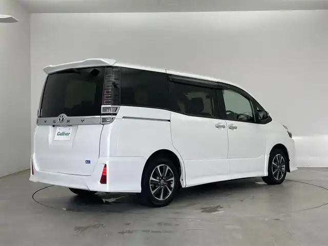 トヨタ ヴォクシー ZS 煌Ⅲ 埼玉県 2021(令3)年 4万km ホワイトパールクリスタルシャイン 純正１０インチナビ　バックカメラ　１２インチ後席モニター　両側パワースライドドア　ビルトインＥＴＣ２．０　ドライブレコーダー　クルーズコントロール　純正アルミ　ＬＥＤライト　Ｂｌｕｅｔｏｏｔｈ　地デジ
