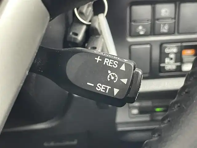 トヨタ ヴォクシー ZS 煌Ⅲ 埼玉県 2021(令3)年 4万km ホワイトパールクリスタルシャイン 純正１０インチナビ　バックカメラ　１２インチ後席モニター　両側パワースライドドア　ビルトインＥＴＣ２．０　ドライブレコーダー　クルーズコントロール　純正アルミ　ＬＥＤライト　Ｂｌｕｅｔｏｏｔｈ　地デジ