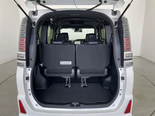 トヨタ ヴォクシー ZS 煌Ⅲ 埼玉県 2021(令3)年 4万km ホワイトパールクリスタルシャイン 純正１０インチナビ　バックカメラ　１２インチ後席モニター　両側パワースライドドア　ビルトインＥＴＣ２．０　ドライブレコーダー　クルーズコントロール　純正アルミ　ＬＥＤライト　Ｂｌｕｅｔｏｏｔｈ　地デジ