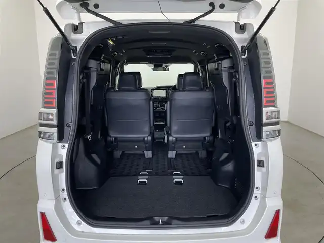 トヨタ ヴォクシー ZS 煌Ⅲ 埼玉県 2021(令3)年 4万km ホワイトパールクリスタルシャイン 純正１０インチナビ　バックカメラ　１２インチ後席モニター　両側パワースライドドア　ビルトインＥＴＣ２．０　ドライブレコーダー　クルーズコントロール　純正アルミ　ＬＥＤライト　Ｂｌｕｅｔｏｏｔｈ　地デジ