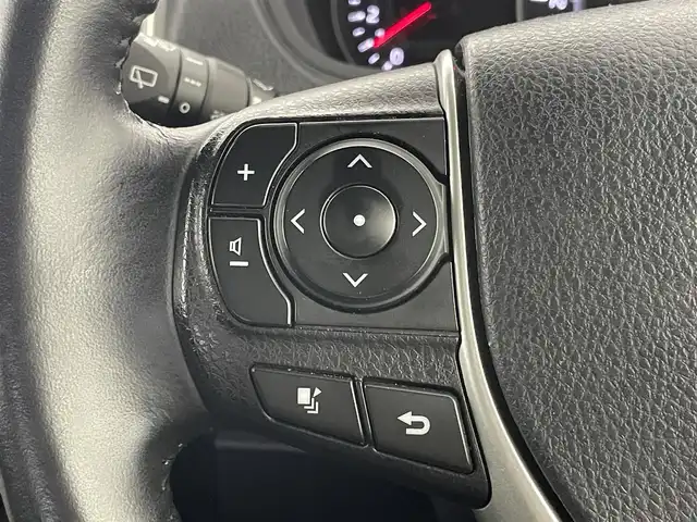 トヨタ ヴォクシー ZS 煌Ⅲ 埼玉県 2021(令3)年 4万km ホワイトパールクリスタルシャイン 純正１０インチナビ　バックカメラ　１２インチ後席モニター　両側パワースライドドア　ビルトインＥＴＣ２．０　ドライブレコーダー　クルーズコントロール　純正アルミ　ＬＥＤライト　Ｂｌｕｅｔｏｏｔｈ　地デジ