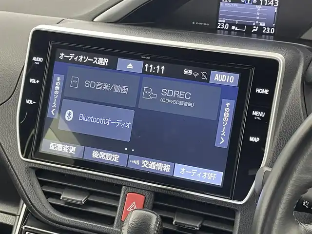 トヨタ ヴォクシー ZS 煌Ⅲ 埼玉県 2021(令3)年 4万km ホワイトパールクリスタルシャイン 純正１０インチナビ　バックカメラ　１２インチ後席モニター　両側パワースライドドア　ビルトインＥＴＣ２．０　ドライブレコーダー　クルーズコントロール　純正アルミ　ＬＥＤライト　Ｂｌｕｅｔｏｏｔｈ　地デジ