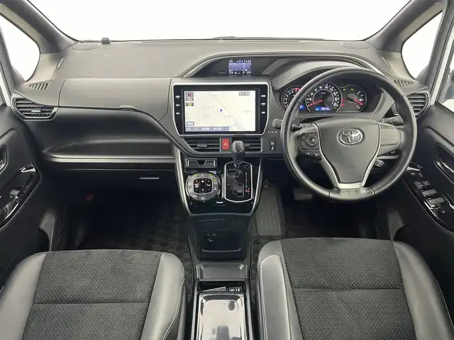 トヨタ ヴォクシー ZS 煌Ⅲ 埼玉県 2021(令3)年 4万km ホワイトパールクリスタルシャイン 純正１０インチナビ　バックカメラ　１２インチ後席モニター　両側パワースライドドア　ビルトインＥＴＣ２．０　ドライブレコーダー　クルーズコントロール　純正アルミ　ＬＥＤライト　Ｂｌｕｅｔｏｏｔｈ　地デジ
