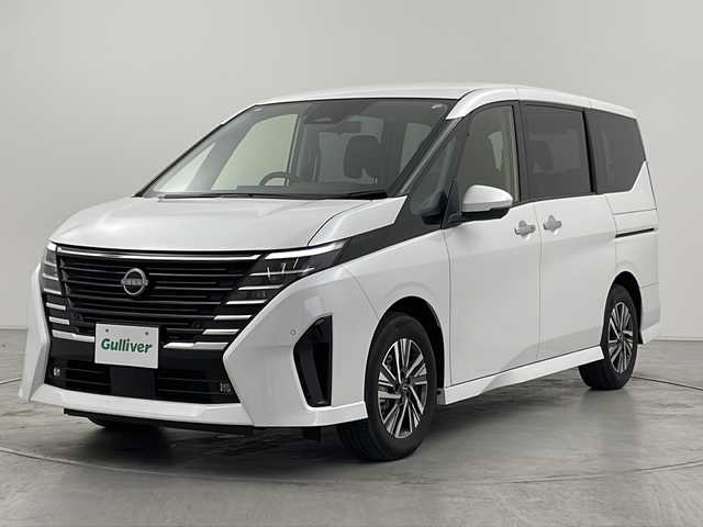 日産 セレナ ハイウェイスター V 群馬県 2024(令6)年 0.3万km プリズムホワイト 純正１２．３型ナビ　純正１１型後席モニター　全周囲カメラ　プロパイロット　デジタルインナーミラー　置くだけ充電　両側電動スライドドア　ブラインドスポットモニター　シートヒーター　パドルシフト　禁煙車