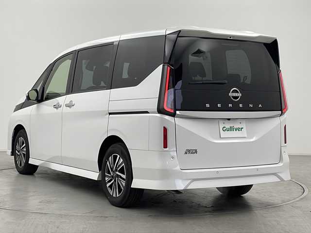 日産 セレナ ハイウェイスター V 群馬県 2024(令6)年 0.3万km プリズムホワイト 純正１２．３型ナビ　純正１１型後席モニター　全周囲カメラ　プロパイロット　デジタルインナーミラー　置くだけ充電　両側電動スライドドア　ブラインドスポットモニター　シートヒーター　パドルシフト　禁煙車