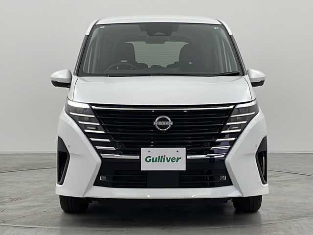 日産 セレナ ハイウェイスター V 群馬県 2024(令6)年 0.3万km プリズムホワイト 純正１２．３型ナビ　純正１１型後席モニター　全周囲カメラ　プロパイロット　デジタルインナーミラー　置くだけ充電　両側電動スライドドア　ブラインドスポットモニター　シートヒーター　パドルシフト　禁煙車