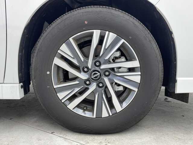 日産 セレナ ハイウェイスター V 群馬県 2024(令6)年 0.3万km プリズムホワイト 純正１２．３型ナビ　純正１１型後席モニター　全周囲カメラ　プロパイロット　デジタルインナーミラー　置くだけ充電　両側電動スライドドア　ブラインドスポットモニター　シートヒーター　パドルシフト　禁煙車