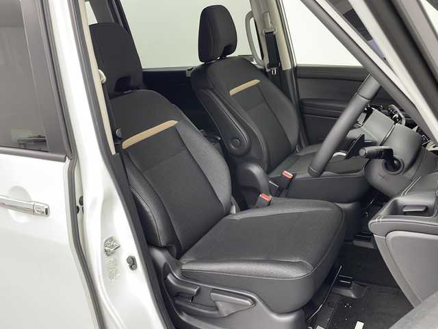 日産 セレナ ハイウェイスター V 群馬県 2024(令6)年 0.3万km プリズムホワイト 純正１２．３型ナビ　純正１１型後席モニター　全周囲カメラ　プロパイロット　デジタルインナーミラー　置くだけ充電　両側電動スライドドア　ブラインドスポットモニター　シートヒーター　パドルシフト　禁煙車