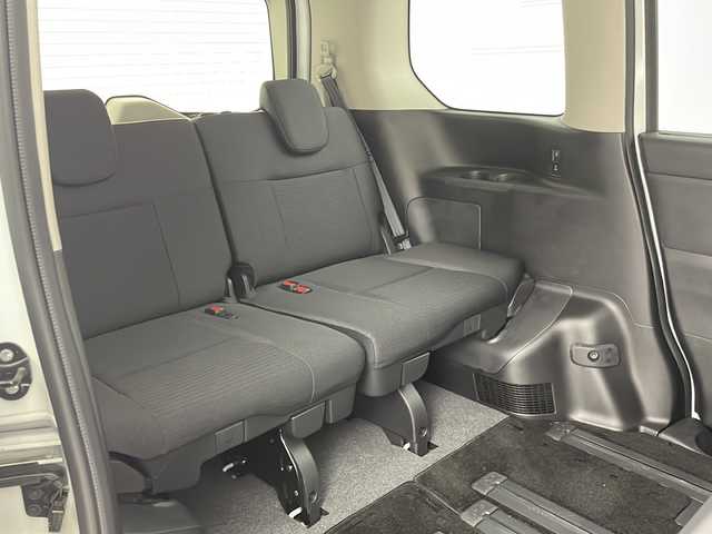 日産 セレナ ハイウェイスター V 群馬県 2024(令6)年 0.3万km プリズムホワイト 純正１２．３型ナビ　純正１１型後席モニター　全周囲カメラ　プロパイロット　デジタルインナーミラー　置くだけ充電　両側電動スライドドア　ブラインドスポットモニター　シートヒーター　パドルシフト　禁煙車