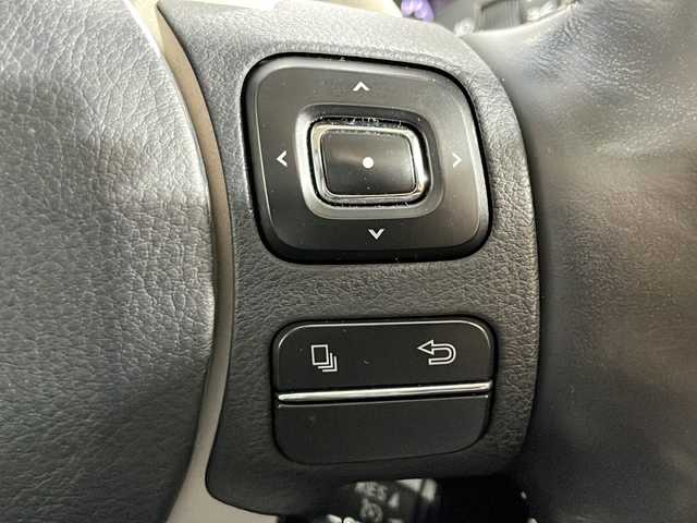 レクサス ＮＸ 300h バージョンL 香川県 2015(平27)年 4.9万km ソニッククォーツ 純正SDナビゲーション/フルセグ　AM FM CD DVD　USB　Bluetooth　AUX　SD/パワーバックドア/バックガイド　サイドモニター/クルーズコントロール/ドライブモードセレクト/革巻きステアリング/パドルシフト/ステアリングヒーター/革シート/前席シートヒーター/前席シートベンチレーション/前席パワーシート/運転席メモリーシート/パワーイージーアクセスシステム/電動格納リクライニング機能付6：4割分割可倒式リアシート/ETC2.0/社外前方ドライブレコーダー/プッシュスタート/AC100V　１００Wアクセサリーコンセント【リア】/電子パーキング　オートホールド/スマートキー/角型三眼LEDヘッドランプ/LEDデイライト/オートライトシステム/純正リアスポイラー/純正18インチアルミホイール