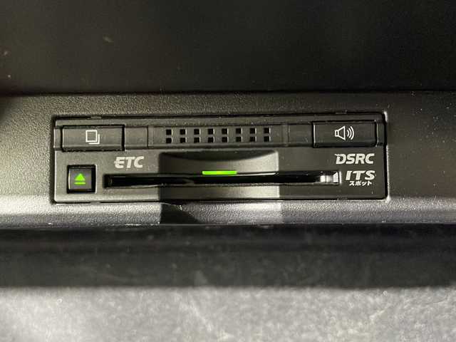 レクサス ＮＸ 300h バージョンL 香川県 2015(平27)年 4.9万km ソニッククォーツ 純正SDナビゲーション/フルセグ　AM FM CD DVD　USB　Bluetooth　AUX　SD/パワーバックドア/バックガイド　サイドモニター/クルーズコントロール/ドライブモードセレクト/革巻きステアリング/パドルシフト/ステアリングヒーター/革シート/前席シートヒーター/前席シートベンチレーション/前席パワーシート/運転席メモリーシート/パワーイージーアクセスシステム/電動格納リクライニング機能付6：4割分割可倒式リアシート/ETC2.0/社外前方ドライブレコーダー/プッシュスタート/AC100V　１００Wアクセサリーコンセント【リア】/電子パーキング　オートホールド/スマートキー/角型三眼LEDヘッドランプ/LEDデイライト/オートライトシステム/純正リアスポイラー/純正18インチアルミホイール