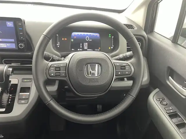ホンダ フリード クロスター 熊本県 2025(令7)年 0.1万km未満 クリスタルブラックパール 登録済未使用車/純正ナビLXM-242ZFNI（ＡｐｐｌＣａｒＰｌａｙ・ＡｎｄｒｏｉｄＡｕｔｏ・ＢＴ・フルセグ・ＵＳＢ）/バックカメラ　/両側パワースライドドア　/前後クリアランスソナー　/前席シートヒーター　/ホンダセンシング/・衝突軽減ブレーキ/・踏み間違い衝突軽減システム/・急アクセル抑制機能/・路外逸脱抑制機能/・歩行者事故低減ステアリング/・アダブティブクルーズコントロール/・車線維持支援システム/・先行車発進お知らせ/・標識認識システム/・ブラインドスポットモニター/・パーキングサポートブレーキ/・オートマチックハイビーム/横滑り防止/ハーフレザーシート/純正１５インチAW/オートライト/LEDヘッドライト/フォグライト/スマートキー/プッシュスタート/スペアキー1本/取扱説明書