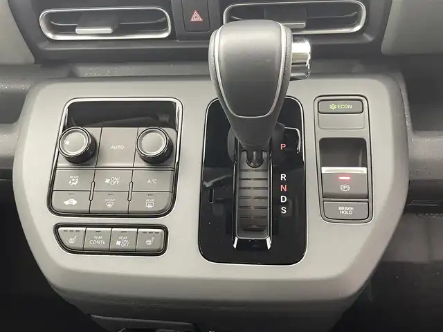 ホンダ フリード クロスター 熊本県 2025(令7)年 0.1万km未満 クリスタルブラックパール 登録済未使用車/純正ナビLXM-242ZFNI（ＡｐｐｌＣａｒＰｌａｙ・ＡｎｄｒｏｉｄＡｕｔｏ・ＢＴ・フルセグ・ＵＳＢ）/バックカメラ　/両側パワースライドドア　/前後クリアランスソナー　/前席シートヒーター　/ホンダセンシング/・衝突軽減ブレーキ/・踏み間違い衝突軽減システム/・急アクセル抑制機能/・路外逸脱抑制機能/・歩行者事故低減ステアリング/・アダブティブクルーズコントロール/・車線維持支援システム/・先行車発進お知らせ/・標識認識システム/・ブラインドスポットモニター/・パーキングサポートブレーキ/・オートマチックハイビーム/横滑り防止/ハーフレザーシート/純正１５インチAW/オートライト/LEDヘッドライト/フォグライト/スマートキー/プッシュスタート/スペアキー1本/取扱説明書