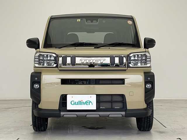 ダイハツ タフト G ダーククロムベンチャー 愛知県 2023(令5)年 2.4万km サンドベージュメタリック 衝突被害軽減ブレーキ/社外7インチSDナビ　ナビあり/ガラスルーフ/シートヒーター/社外フルセグTV/CD/Bluetooth/バックカメラ/コーナーセンサー/純正アルミホイール/ルーフレール/LEDヘッドライト/オートマチックハイビーム/ドライブレコーダー/ETC/ステアリングスイッチ/スマートキー/プッシュスタート