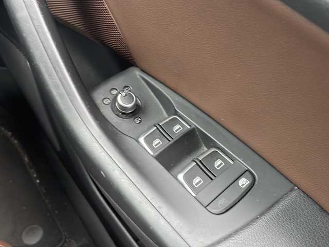 アウディ Ｑ３ 2．0 TFSI クワトロ 静岡県 2013(平25)年 4.2万km 白 社外ナビ/純正地デジTV/バックカメラ/レザーシート/シートヒーター/純正17インチAW/キーレス/スペアキー/ETC/保証書/取説