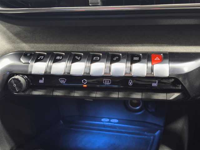 プジョー ５００８ GT ブルーHDi 群馬県 2018(平30)年 6.2万km アマゾナイトグレー 禁煙車 /パノラマルーフ /AppleCarPlay /LEDヘッドライト　/パワーバックドア　/180°カメラ　/コーナーセンサー　/半革シート　/前席シートヒーター　/オートライト　/オートハイビーム　/パドルシフト