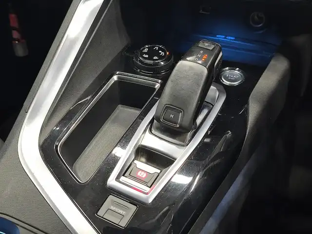 プジョー ５００８ GT ブルーHDi 群馬県 2018(平30)年 6.2万km アマゾナイトグレー 禁煙車 /パノラマルーフ /AppleCarPlay /LEDヘッドライト　/パワーバックドア　/180°カメラ　/コーナーセンサー　/半革シート　/前席シートヒーター　/オートライト　/オートハイビーム　/パドルシフト