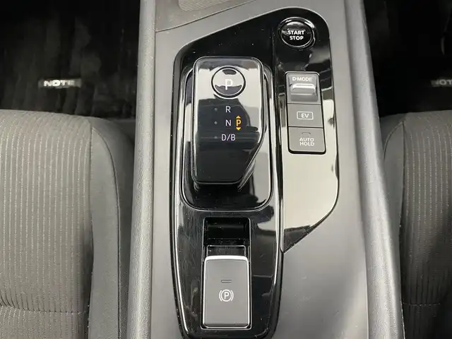 日産 ノート X 富山県 2021(令3)年 1.7万km ピンク 純正ナビ（AM/FM/BT/USB/HDMI/フルセグ）/全方位カメラ/ドライブレコーダー/ETC/デジタルインナーミラー/ブラインドスポットモニター/衝突被害軽減システム/レーダークルーズコントロール/レーンキープアシスト/コーナーセンサー/横滑り防止装置/アイドリングストップ/純正アルミホイール/純正フロアマット/オートLEDライト/オートマチックハイビーム/置くだけ充電/スマートキー