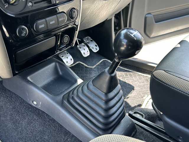 スズキ ジムニー ランドベンチャー 三重県 2014(平26)年 7.6万km クールカーキPM 登録時75468Km/ナビ　/（AM・FM・Bluetooth・CD・DVD）/ワンセグTV/運転席シートヒーター　/キセノンライト/フォグライト/ウッドコンビステアリング　/電動格納ミラー/ステアリングリモコン/純正フロアマット　/取扱説明書　/保証書