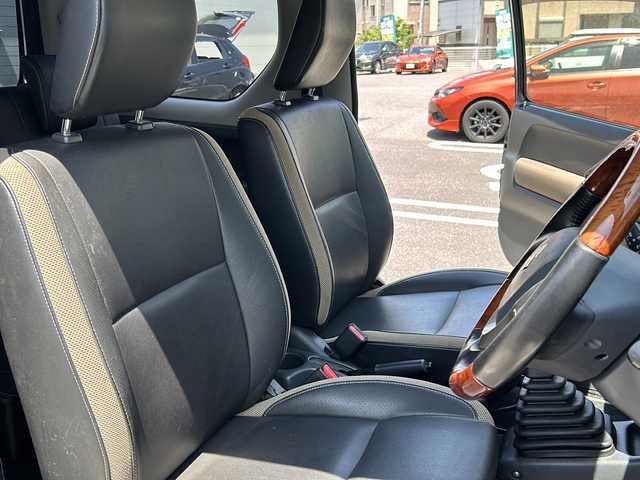 スズキ ジムニー ランドベンチャー 三重県 2014(平26)年 7.6万km クールカーキPM 登録時75468Km/ナビ　/（AM・FM・Bluetooth・CD・DVD）/ワンセグTV/運転席シートヒーター　/キセノンライト/フォグライト/ウッドコンビステアリング　/電動格納ミラー/ステアリングリモコン/純正フロアマット　/取扱説明書　/保証書