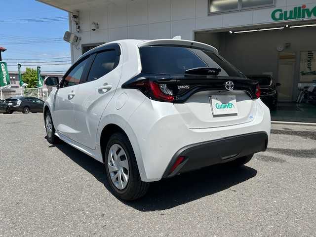 トヨタ ヤリス G 宮城県 2023(令5)年 0.2万km プラチナホワイトパールマイカ ワンオーナー/純正ディスプレイオーディオ（AM/FM/USB/BT）/バックカメラ/TVフルセグ/横滑り防止/車線逸脱警報/オートライト/オートマチックハイビーム/純正フロアマット/スマートキー/保証書/記録簿/取扱説明書