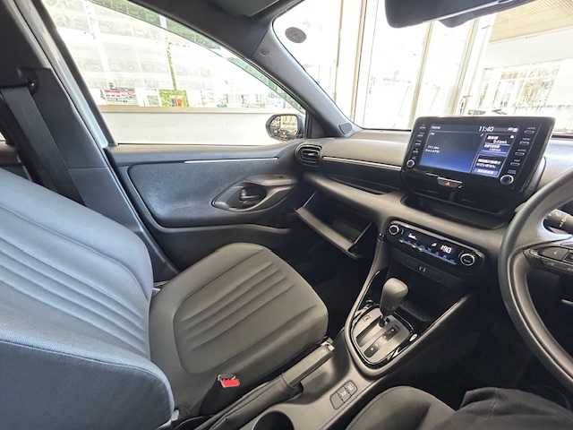 トヨタ ヤリス G 宮城県 2023(令5)年 0.2万km プラチナホワイトパールマイカ ワンオーナー/純正ディスプレイオーディオ（AM/FM/USB/BT）/バックカメラ/TVフルセグ/横滑り防止/車線逸脱警報/オートライト/オートマチックハイビーム/純正フロアマット/スマートキー/保証書/記録簿/取扱説明書