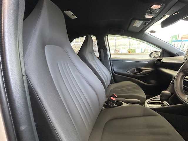トヨタ ヤリス G 宮城県 2023(令5)年 0.2万km プラチナホワイトパールマイカ ワンオーナー/純正ディスプレイオーディオ（AM/FM/USB/BT）/バックカメラ/TVフルセグ/横滑り防止/車線逸脱警報/オートライト/オートマチックハイビーム/純正フロアマット/スマートキー/保証書/記録簿/取扱説明書
