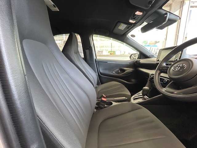 トヨタ ヤリス G 宮城県 2023(令5)年 0.2万km プラチナホワイトパールマイカ ワンオーナー/純正ディスプレイオーディオ（AM/FM/USB/BT）/バックカメラ/TVフルセグ/横滑り防止/車線逸脱警報/オートライト/オートマチックハイビーム/純正フロアマット/スマートキー/保証書/記録簿/取扱説明書