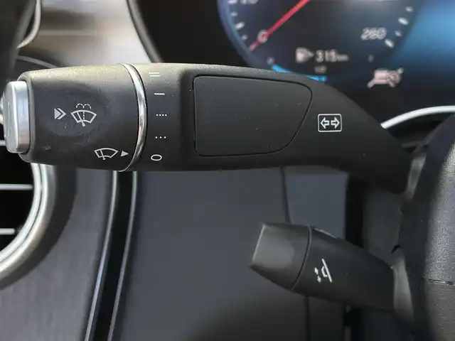 メルセデス・ベンツ Ｃ１８０ カブリオレ スポーツ 福島県 2018(平30)年 3.5万km ダイヤモンドホワイト ダークブルー幌/レーダーセーフティパッケージ/アダプティブクルーズコントロール/ヘッドアップディスプレイ/レーンチェンジアシスト/ブラインドスポットモニター/白レザーシート/パワーシート/シートヒーター/エアーシート/純正ナビ/CarPlay/バックカメラ/フルセグTV/マルチビームLED/純正19インチAW/パドルシフト/エアサス/ドラレコ前/取扱説明書/保証書/スペアキー