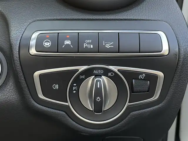 メルセデス・ベンツ Ｃ１８０ カブリオレ スポーツ 福島県 2018(平30)年 3.5万km ダイヤモンドホワイト ダークブルー幌/レーダーセーフティパッケージ/アダプティブクルーズコントロール/ヘッドアップディスプレイ/レーンチェンジアシスト/ブラインドスポットモニター/白レザーシート/パワーシート/シートヒーター/エアーシート/純正ナビ/CarPlay/バックカメラ/フルセグTV/マルチビームLED/純正19インチAW/パドルシフト/エアサス/ドラレコ前/取扱説明書/保証書/スペアキー