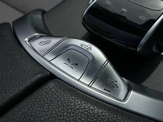 メルセデス・ベンツ Ｃ１８０ カブリオレ スポーツ 福島県 2018(平30)年 3.5万km ダイヤモンドホワイト ダークブルー幌/レーダーセーフティパッケージ/アダプティブクルーズコントロール/ヘッドアップディスプレイ/レーンチェンジアシスト/ブラインドスポットモニター/白レザーシート/パワーシート/シートヒーター/エアーシート/純正ナビ/CarPlay/バックカメラ/フルセグTV/マルチビームLED/純正19インチAW/パドルシフト/エアサス/ドラレコ前/取扱説明書/保証書/スペアキー