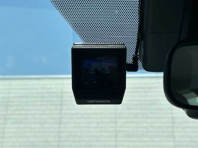 トヨタ プリウス S 青森県 2019(令1)年 4.5万km シルバーM 寒冷地仕様/１オーナー車両/トヨタ純正OPエンジンスターター/カロッツェリアＳＤナビ/ラジオ　フルセグTV　BlueTooth接続　CD・DVD再生/カロッツェリア前方ドライブレコーダー/バックカメラ/前後コーナーセンサー/オートハイビーム/レーダークルーズコントロール/純正フロアマット/レーンキープアシスト/取扱説明書/ナビ取説/スペアキーあり