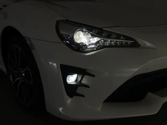 トヨタ ８６ GT 群馬県 2019(令1)年 3.1万km クリスタルホワイトパール スペアタイヤ/＝＝＝＝＝/純正７インチナビ/純正ETC/バックカメラ/クルーズコントロール/パドルシフト/ステアリングスイッチ/純正フロアマット/革巻きステアリング/360度ドライブレコーダー/レーザー受信対応レーダー探知機(ZERO708LV)