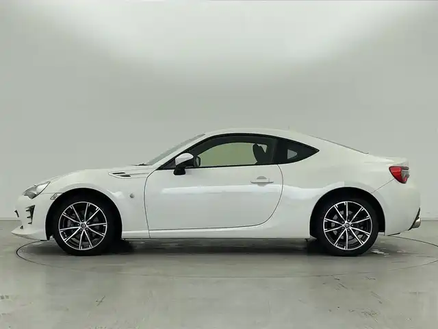 トヨタ ８６ GT 群馬県 2019(令1)年 3.1万km クリスタルホワイトパール スペアタイヤ/＝＝＝＝＝/純正７インチナビ/純正ETC/バックカメラ/クルーズコントロール/パドルシフト/ステアリングスイッチ/純正フロアマット/革巻きステアリング/360度ドライブレコーダー/レーザー受信対応レーダー探知機(ZERO708LV)