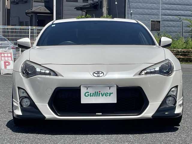 トヨタ ８６ GT 埼玉県 2013(平25)年 5.2万km サテンホワイトパール ・TRDエアロ/・HKSマフラー/・HKSサスペンション/・HKSタワーバー/・HKSマフラー/・ADVAN Racing RGIII 18インチAW/・HKSフラッシュエディター/・アルパインナビ/・バックカメラ/・プッシュスタート/・スマートキー×２/・革巻きステアリング/・電格ミラー/・オートライト/・フォグライト/・ワンオーナー/・ディーラー点検記録簿/・取扱説明書/・保証書/・純正AW積込み