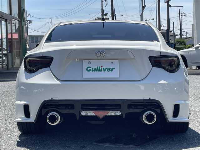 トヨタ ８６ GT 埼玉県 2013(平25)年 5.2万km サテンホワイトパール ・TRDエアロ/・HKSマフラー/・HKSサスペンション/・HKSタワーバー/・HKSマフラー/・ADVAN Racing RGIII 18インチAW/・HKSフラッシュエディター/・アルパインナビ/・バックカメラ/・プッシュスタート/・スマートキー×２/・革巻きステアリング/・電格ミラー/・オートライト/・フォグライト/・ワンオーナー/・ディーラー点検記録簿/・取扱説明書/・保証書/・純正AW積込み