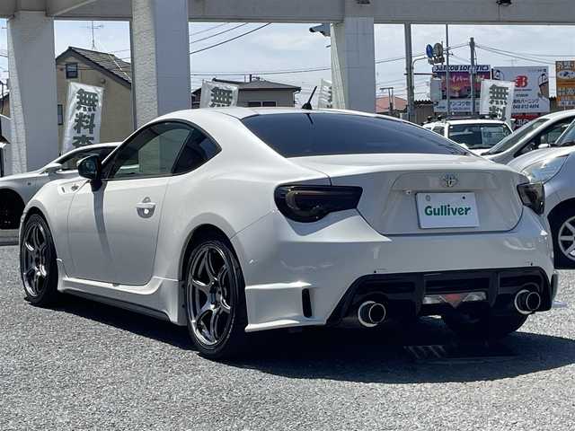 トヨタ ８６ GT 埼玉県 2013(平25)年 5.2万km サテンホワイトパール ・TRDエアロ/・HKSマフラー/・HKSサスペンション/・HKSタワーバー/・HKSマフラー/・ADVAN Racing RGIII 18インチAW/・HKSフラッシュエディター/・アルパインナビ/・バックカメラ/・プッシュスタート/・スマートキー×２/・革巻きステアリング/・電格ミラー/・オートライト/・フォグライト/・ワンオーナー/・ディーラー点検記録簿/・取扱説明書/・保証書/・純正AW積込み