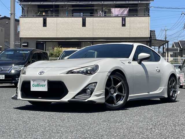 トヨタ ８６ GT 埼玉県 2013(平25)年 5.2万km サテンホワイトパール ・TRDエアロ/・HKSマフラー/・HKSサスペンション/・HKSタワーバー/・HKSマフラー/・ADVAN Racing RGIII 18インチAW/・HKSフラッシュエディター/・アルパインナビ/・バックカメラ/・プッシュスタート/・スマートキー×２/・革巻きステアリング/・電格ミラー/・オートライト/・フォグライト/・ワンオーナー/・ディーラー点検記録簿/・取扱説明書/・保証書/・純正AW積込み