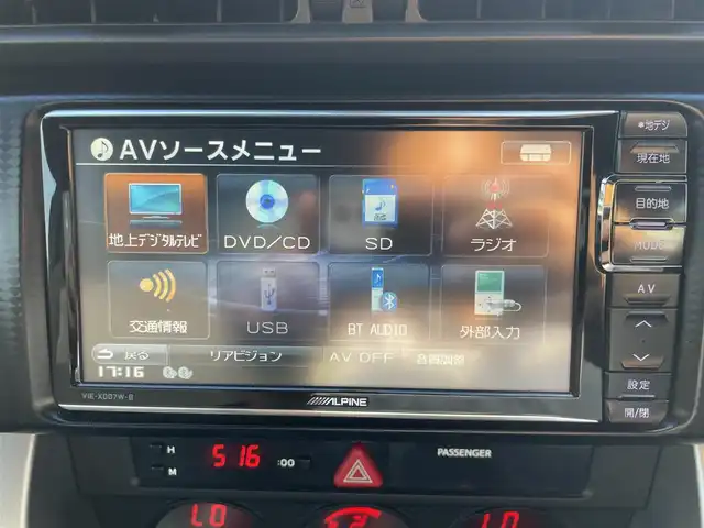トヨタ ８６ GT 埼玉県 2013(平25)年 5.2万km サテンホワイトパール ・ディーラー点検記録簿/・ワンオーナー/・TRDエアロ/・HKSマフラー/・HKSサスペンション/・HKSタワーバー/・HKSマフラー/・ADVAN Racing RGIII 18インチAW/・純正アルミ車載/・HKSフラッシュエディター/・アルパインナビ/・バックカメラ/・プッシュスタート/・スマートキー×２/・革巻きステアリング/・電格ミラー/・オートライト/・フォグライト/・保証書/・取扱説明書