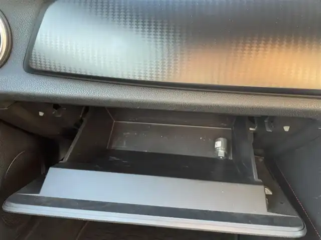 トヨタ ８６ GT 埼玉県 2013(平25)年 5.2万km サテンホワイトパール ・ディーラー点検記録簿/・ワンオーナー/・TRDエアロ/・HKSマフラー/・HKSサスペンション/・HKSタワーバー/・HKSマフラー/・ADVAN Racing RGIII 18インチAW/・純正アルミ車載/・HKSフラッシュエディター/・アルパインナビ/・バックカメラ/・プッシュスタート/・スマートキー×２/・革巻きステアリング/・電格ミラー/・オートライト/・フォグライト/・保証書/・取扱説明書