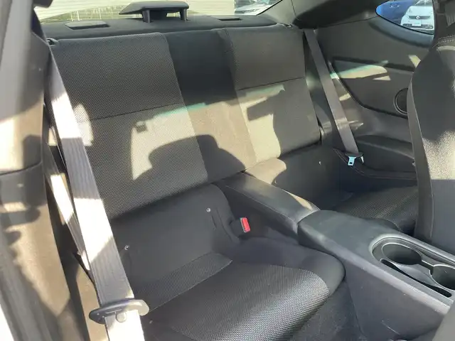 トヨタ ８６ GT 埼玉県 2013(平25)年 5.2万km サテンホワイトパール ・ディーラー点検記録簿/・ワンオーナー/・TRDエアロ/・HKSマフラー/・HKSサスペンション/・HKSタワーバー/・HKSマフラー/・ADVAN Racing RGIII 18インチAW/・純正アルミ車載/・HKSフラッシュエディター/・アルパインナビ/・バックカメラ/・プッシュスタート/・スマートキー×２/・革巻きステアリング/・電格ミラー/・オートライト/・フォグライト/・保証書/・取扱説明書