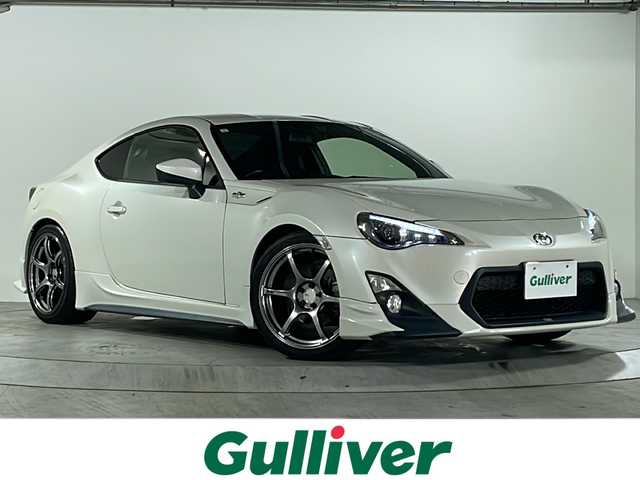 トヨタ ８６ GT 広島県 2013(平25)年 5.2万km サテンホワイトパール ・ディーラー点検記録H26:27年/・HKSテクニカルファクトリー点検記録/H28:30:R2:4:6年有り/・ワンオーナー/・TRDエアロ/・HKSマフラー/・HKSサスペンション/・HKSタワーバー/・HKSフラッシュエディター/・ADVAN Racing RGIII 18インチAW/・純正アルミ車載/・KSP 　ワイドレッドスペーサー/・ヴァレンティLEDテールランプ/・社外ヘッドライト/・アルパインナビTV/・バックカメラ/・プッシュスタート/・スマートキー×２/・革巻きステアリング/・電格ミラー/・オートライト/・フォグライト/・保証書/・取扱説明書