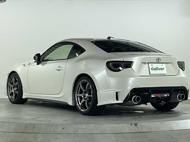 トヨタ ８６ GT 広島県 2013(平25)年 5.2万km サテンホワイトパール ・ディーラー点検記録H26:27年/・HKSテクニカルファクトリー点検記録/H28:30:R2:4:6年有り/・ワンオーナー/・TRDエアロ/・HKSマフラー/・HKSサスペンション/・HKSタワーバー/・HKSフラッシュエディター/・ADVAN Racing RGIII 18インチAW/・純正アルミ車載/・KSP 　ワイドレッドスペーサー/・ヴァレンティLEDテールランプ/・社外ヘッドライト/・アルパインナビTV/・バックカメラ/・プッシュスタート/・スマートキー×２/・革巻きステアリング/・電格ミラー/・オートライト/・フォグライト/・保証書/・取扱説明書
