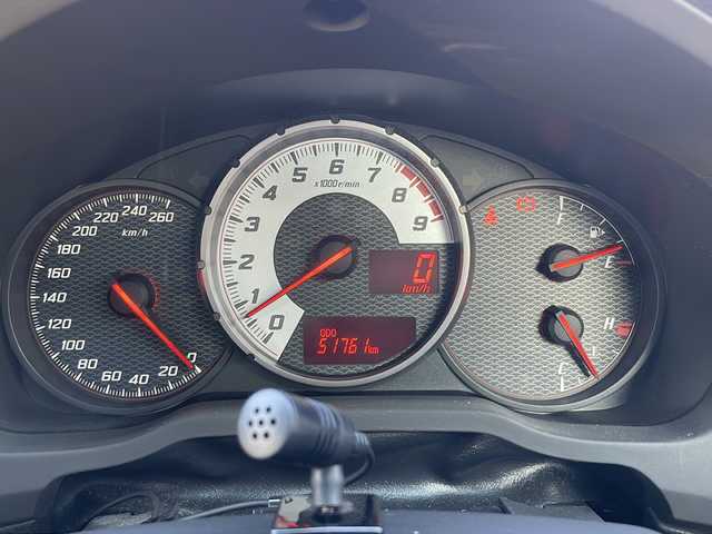 トヨタ ８６ GT 広島県 2013(平25)年 5.2万km サテンホワイトパール ・ディーラー点検記録H26:27年/・HKSテクニカルファクトリー点検記録/H28:30:R2:4:6年有り/・ワンオーナー/・TRDエアロ/・HKSマフラー/・HKSサスペンション/・HKSタワーバー/・HKSフラッシュエディター/・ADVAN Racing RGIII 18インチAW/・純正アルミ車載/・KSP 　ワイドレッドスペーサー/・ヴァレンティLEDテールランプ/・社外ヘッドライト/・アルパインナビTV/・バックカメラ/・プッシュスタート/・スマートキー×２/・革巻きステアリング/・電格ミラー/・オートライト/・フォグライト/・保証書/・取扱説明書