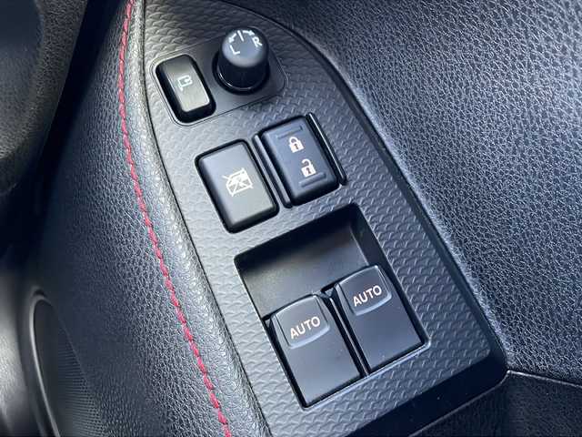 トヨタ ８６ GT 広島県 2013(平25)年 5.2万km サテンホワイトパール ・ディーラー点検記録H26:27年/・HKSテクニカルファクトリー点検記録/H28:30:R2:4:6年有り/・ワンオーナー/・TRDエアロ/・HKSマフラー/・HKSサスペンション/・HKSタワーバー/・HKSフラッシュエディター/・ADVAN Racing RGIII 18インチAW/・純正アルミ車載/・KSP 　ワイドレッドスペーサー/・ヴァレンティLEDテールランプ/・社外ヘッドライト/・アルパインナビTV/・バックカメラ/・プッシュスタート/・スマートキー×２/・革巻きステアリング/・電格ミラー/・オートライト/・フォグライト/・保証書/・取扱説明書