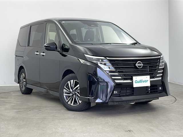 日産 セレナ ハイウェイスター V 新潟県 2023(令5)年 5.1万km ダイヤモンドブラック 純正メモリナビ/（BT/FM/AM/フルセグTV）/アラウンドビューモニター/ステアリングスイッチ/パドルシフト/デジタルインナーミラー/ワイヤレス充電/両側パワースライドドア/ブラインドスポットモニター/ハンズフリーオートスライドドア/サンシェード/ウィンカーミラー/電格ミラー/ETC2.0/取扱説明書/保証書/整備記録簿