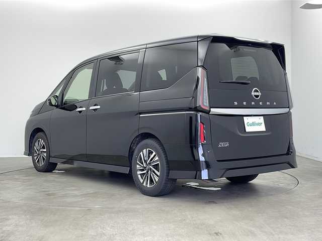 日産 セレナ ハイウェイスター V 新潟県 2023(令5)年 5.1万km ダイヤモンドブラック 純正メモリナビ/（BT/FM/AM/フルセグTV）/アラウンドビューモニター/ステアリングスイッチ/パドルシフト/デジタルインナーミラー/ワイヤレス充電/両側パワースライドドア/ブラインドスポットモニター/ハンズフリーオートスライドドア/サンシェード/ウィンカーミラー/電格ミラー/ETC2.0/取扱説明書/保証書/整備記録簿