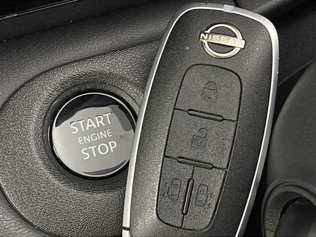 日産 セレナ ハイウェイスター V 新潟県 2023(令5)年 5.1万km ダイヤモンドブラック 純正メモリナビ/（BT/FM/AM/フルセグTV）/アラウンドビューモニター/ステアリングスイッチ/パドルシフト/デジタルインナーミラー/ワイヤレス充電/両側パワースライドドア/ブラインドスポットモニター/ハンズフリーオートスライドドア/サンシェード/ウィンカーミラー/電格ミラー/ETC2.0/取扱説明書/保証書/整備記録簿