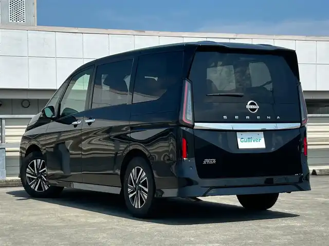 日産 セレナ ハイウェイスター V 静岡県 2023(令5)年 5.1万km ダイヤモンドブラック 純正メモリナビ/（BT/FM/AM/フルセグTV）/アラウンドビューモニター/ステアリングスイッチ/パドルシフト/デジタルインナーミラー/ワイヤレス充電/両側パワースライドドア/ブラインドスポットモニター/ハンズフリーオートスライドドア/サンシェード/ウィンカーミラー/電格ミラー/ETC2.0/取扱説明書/保証書